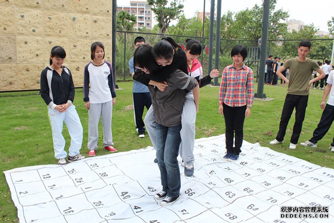 穿越雷陣(穿越雷區(qū))