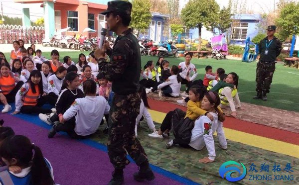 12個適合幼兒園親子拓展游戲項目簡介