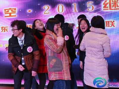 適合團體玩的搞笑游戲 適合團體玩的室外游戲